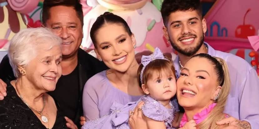 Leonardo junto com sua família e as netinhas (Reprodução: Instagram) Leonardo junto com sua família e as netinhas (Reprodução: Instagram)