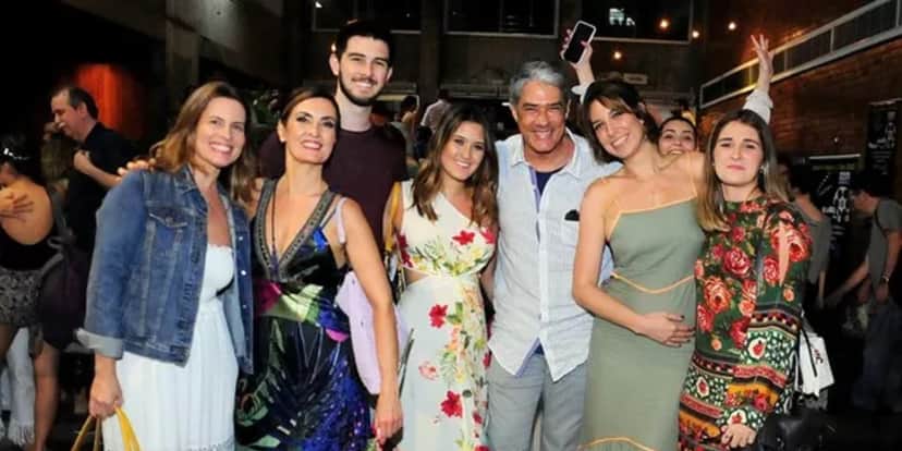 William Bonner, Fátima Bernardes, Natasha Dantas e seus três filhos (Foto Reprodução/AG News) William Bonner, Fátima Bernardes, Natasha Dantas e seus três filhos (Foto Reprodução/AG News)