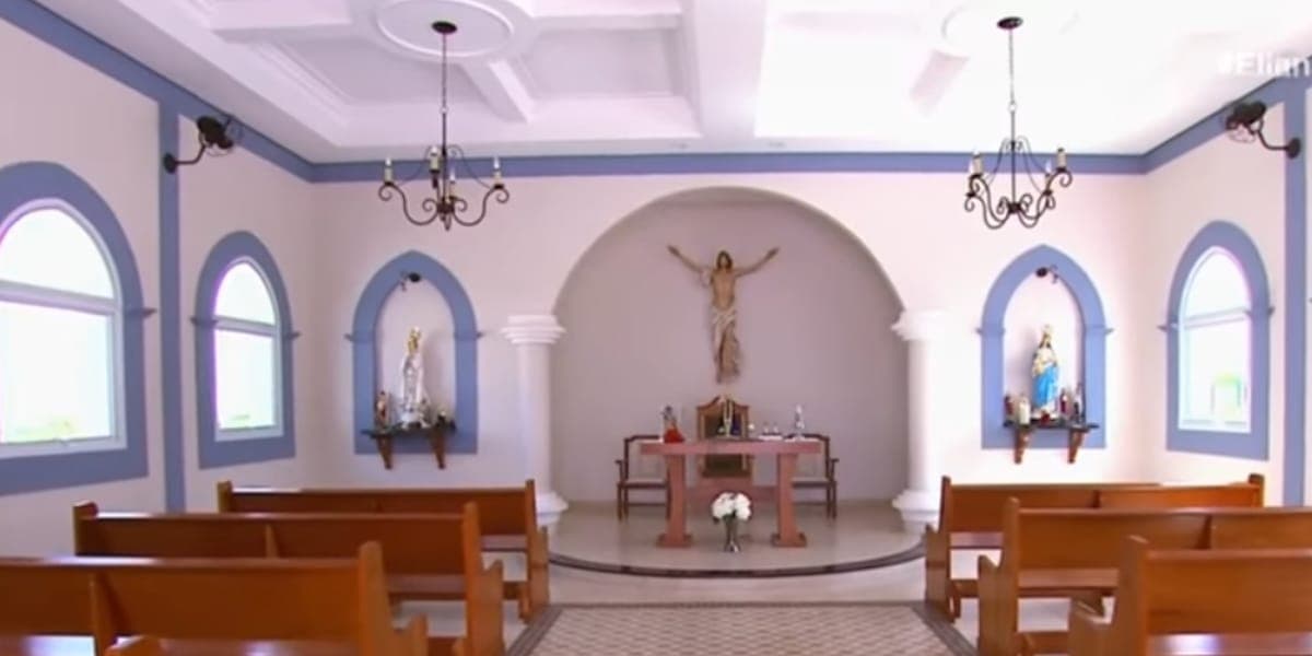 Capela particular onde o cantor passa alguns momentos do seu dia (Reprodução: SBT) Capela particular onde o cantor passa alguns momentos do seu dia (Reprodução: SBT)