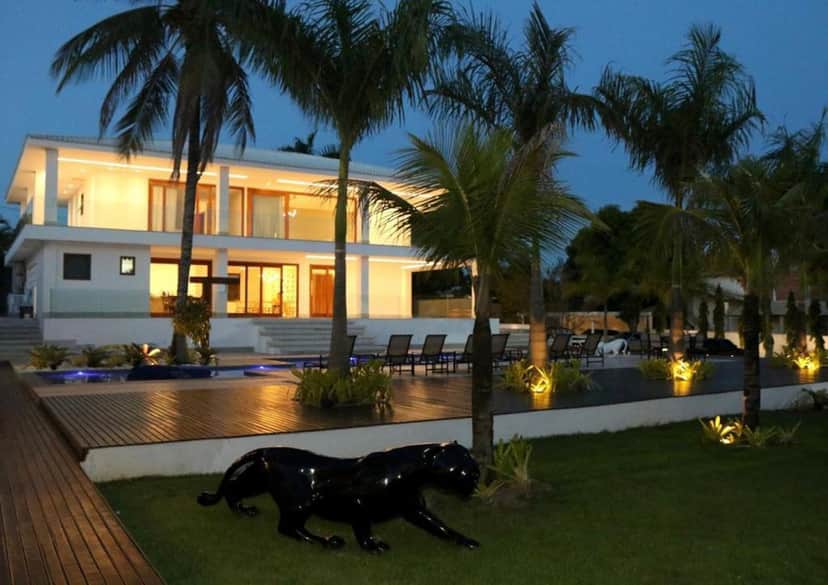 A modelo compartilhou o luxo do local com mais de 22 banheiros (Reprodução - Instagram) A modelo compartilhou o luxo do local com mais de 22 banheiros (Reprodução - Instagram)