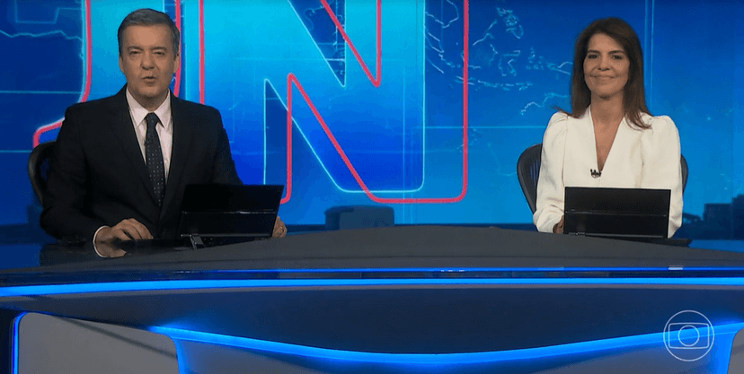 Roberto Kovalick e Mariana Gross no Jornal Nacional (Foto: Reprodução) Roberto Kovalick e Mariana Gross no Jornal Nacional (Foto: Reprodução)