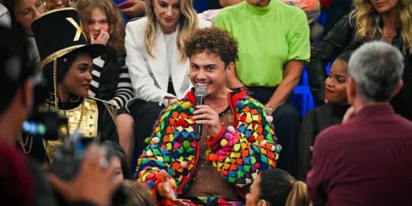 Silvero Pereira se emociona no especial 60 anos da Xuxa no "Altas Horas" da Globo (Foto Reprodução/Bob Paulino/Globo) Silvero Pereira se emociona no especial 60 anos da Xuxa no "Altas Horas" da Globo (Foto Reprodução/Bob Paulino/Globo)