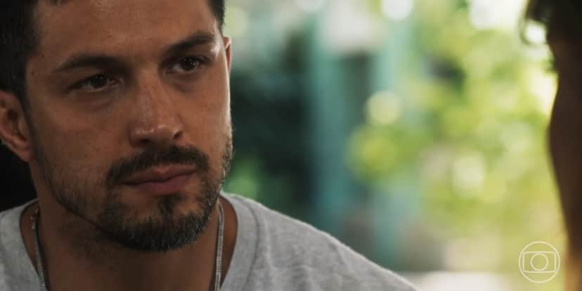 Oto tentará ficar perto de Brisa na novela Travessia Oto tentará ficar perto de Brisa na novela Travessia