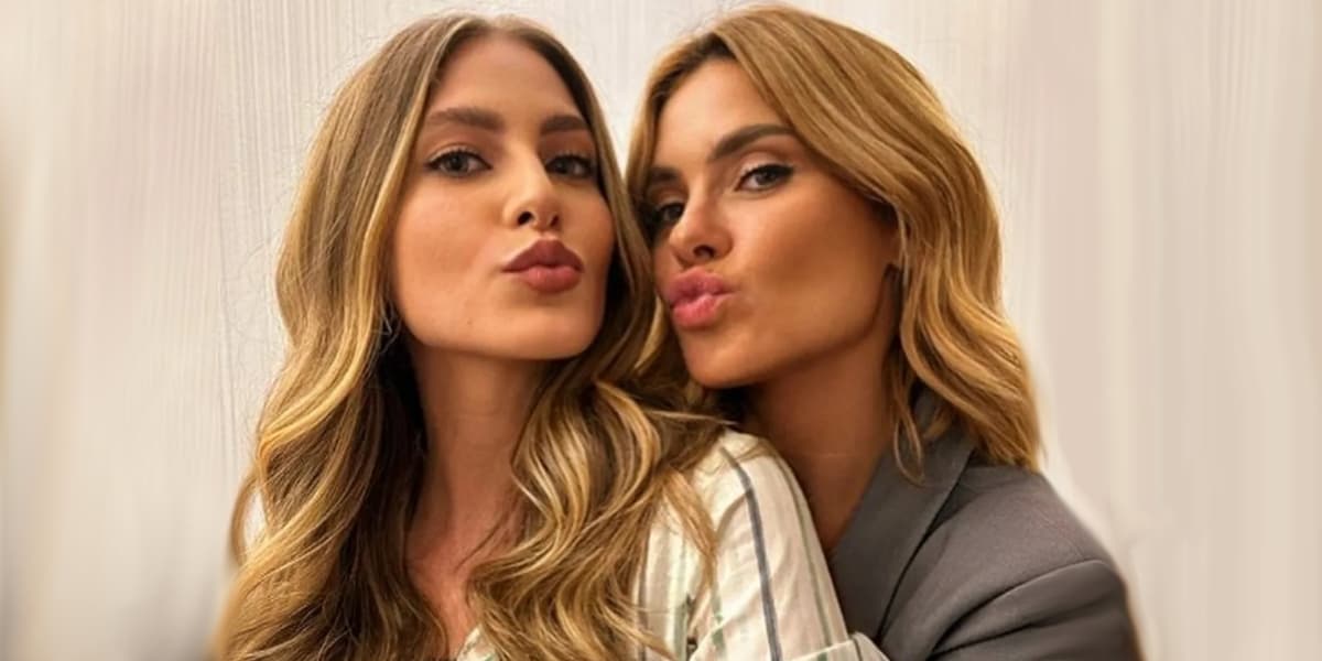 Hanna Romanazzi e Carolina Dieckmann fazendo bico Hanna Romanazzi e Carolina Dieckmann fazendo bico