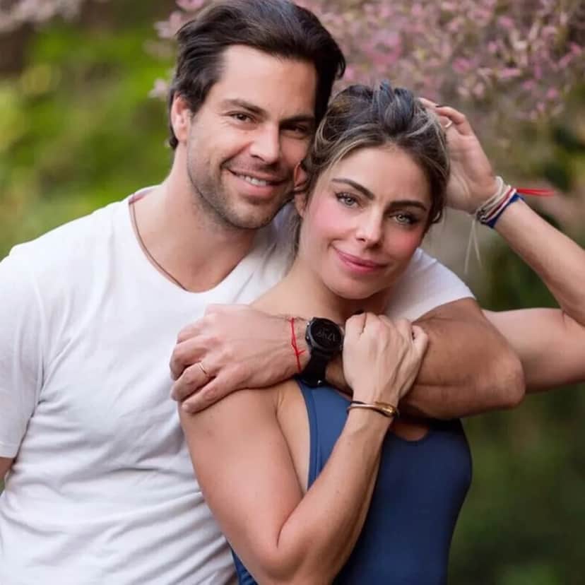 A famosa e seu atual marido, o empresário Guilherme Menge (Foto Reprodução/Internet) A famosa e seu atual marido, o empresário Guilherme Menge (Foto Reprodução/Internet)