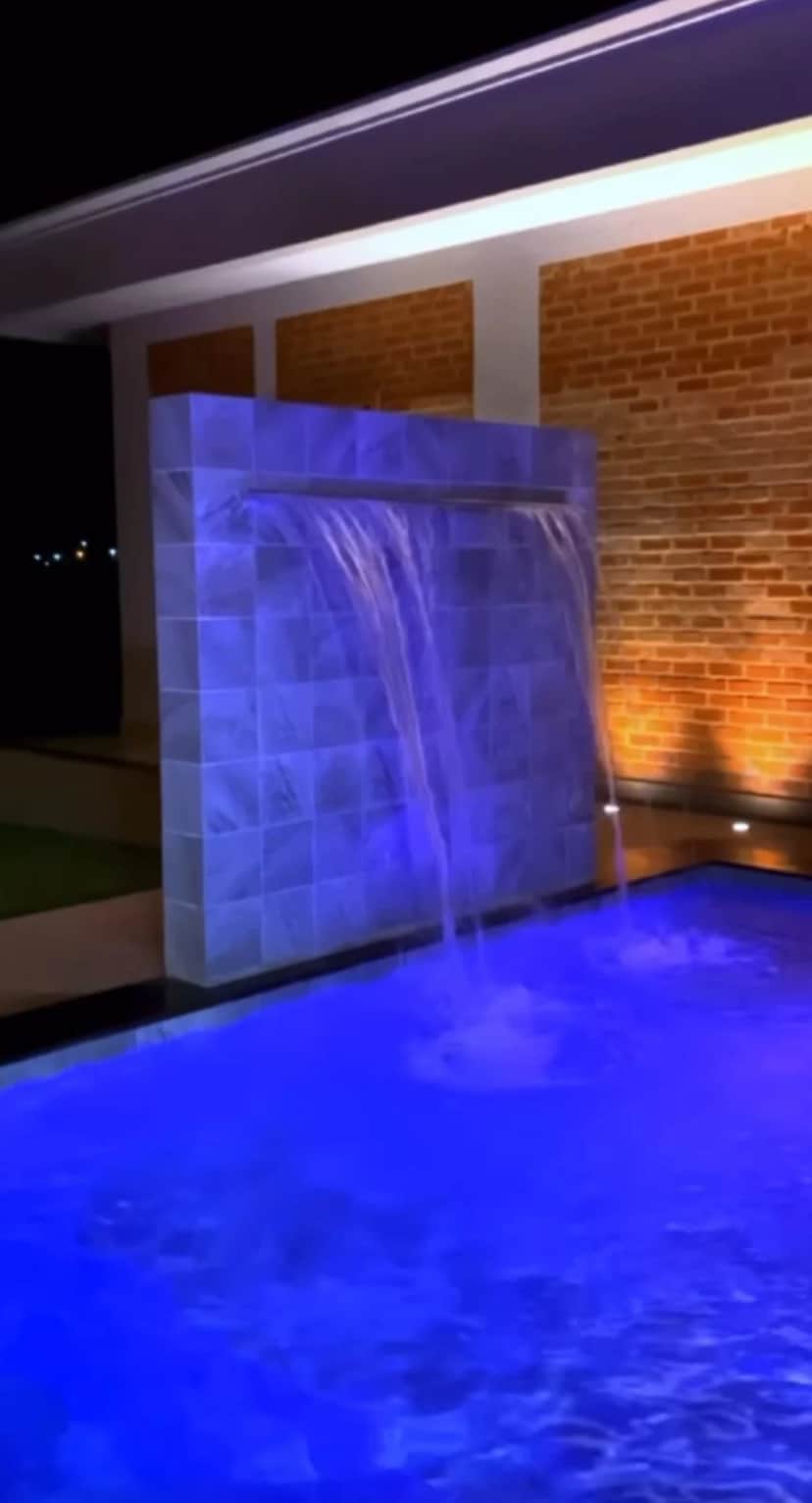 A cascata da piscina luxuosa - Foto Reprodução Instagram A cascata da piscina luxuosa - Foto Reprodução Instagram