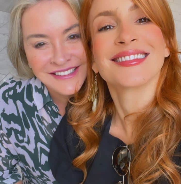 A famosa cantora, Claudia Leitte e sua mãe, Ilna Leite juntas - Foto Reprodução Instagram A famosa cantora, Claudia Leitte e sua mãe, Ilna Leite juntas - Foto Reprodução Instagram