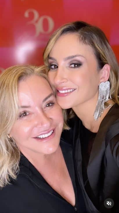A famosa cantora, Claudia Leitte e sua mãe, Ilna Leite juntas - Foto Reprodução Instagram A famosa cantora, Claudia Leitte e sua mãe, Ilna Leite juntas - Foto Reprodução Instagram