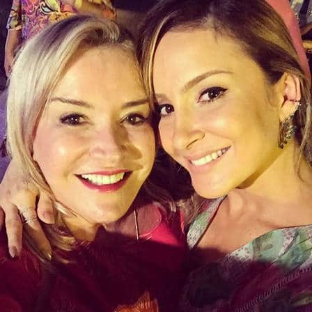 A famosa cantora, Claudia Leitte e sua mãe, Ilna Leite juntas - Foto Reprodução Instagram A famosa cantora, Claudia Leitte e sua mãe, Ilna Leite juntas - Foto Reprodução Instagram