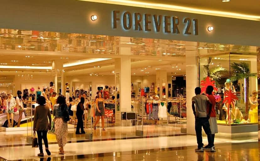 Fachada da famosa rede de lojas de roupa da Forever 21 - Foto Reprodução Internet Fachada da famosa rede de lojas de roupa da Forever 21 - Foto Reprodução Internet
