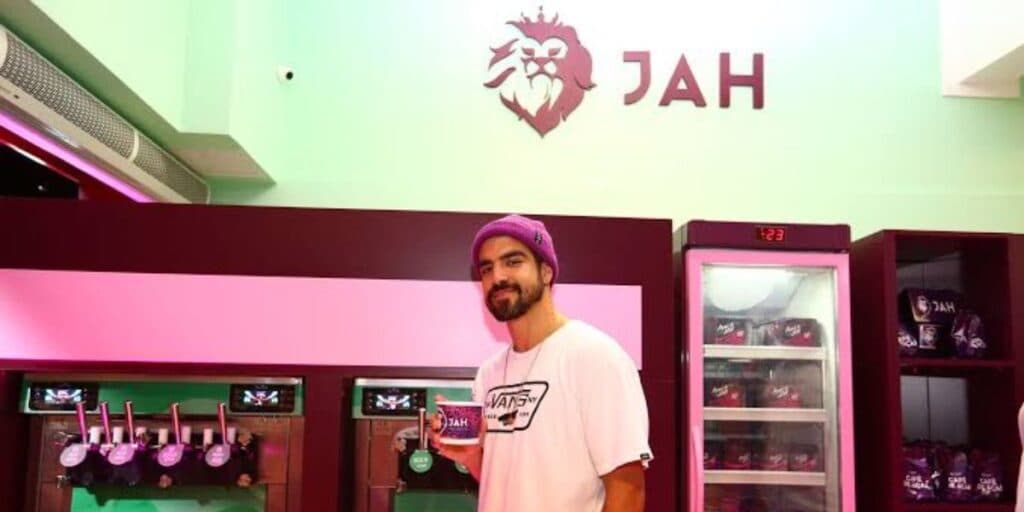 Caio Castro no Jah Açaí (Foto:Reprodução/Inernet) Caio Castro no Jah Açaí (Foto:Reprodução/Inernet)