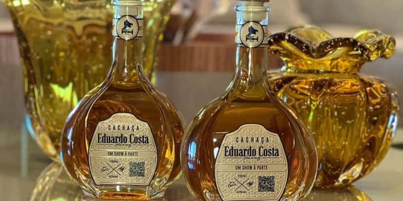 Versão premium da cachaça (Reprodução/Instagram) Versão premium da cachaça (Reprodução/Instagram)