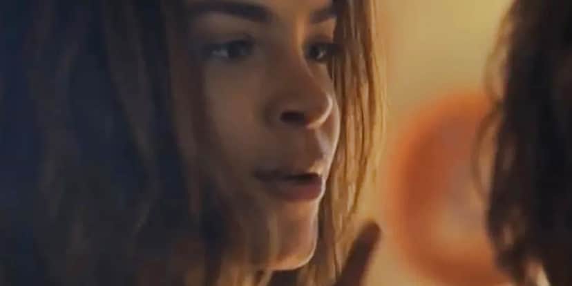 Brisa aponta o dedo em briga na novela Travessia Brisa aponta o dedo em briga na novela Travessia