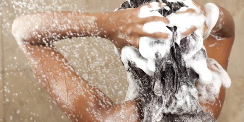 Lavar o cabelo é um hábito de higiene Lavar o cabelo é um hábito de higiene