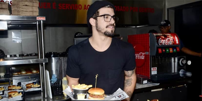 Caio Castro investiu cerca de 4 milhões no restaurante, mas acabou saindo do negócio (Reprodução: The Black Beef) Caio Castro investiu cerca de 4 milhões no restaurante, mas acabou saindo do negócio (Reprodução: The Black Beef)