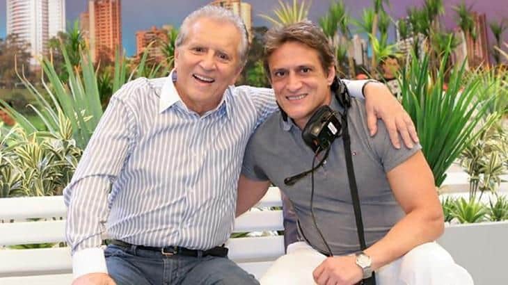 Carlos Alberto e o filho Marcelo, diretor do programa (Foto Reprodução/Internet) Carlos Alberto e o filho Marcelo, diretor do programa (Foto Reprodução/Internet)