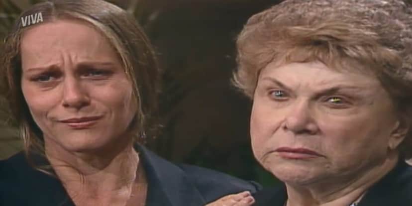 Estela e Dona Maroca no velório de Alexandre em A Viagem (Foto: Reprodução/Globo) Estela e Dona Maroca no velório de Alexandre em A Viagem (Foto: Reprodução/Globo)