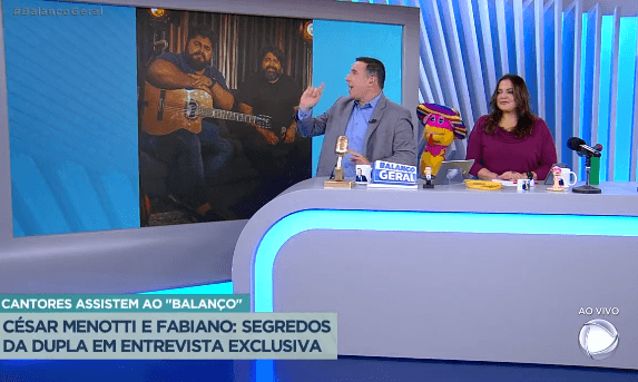 Reinaldo Gottino e Fabíola Reipert, na bancada da "Hora da Venenosa" do "Balanço Geral", da Record (Foto Reprodução/Internet) Reinaldo Gottino e Fabíola Reipert, na bancada da "Hora da Venenosa" do "Balanço Geral", da Record (Foto Reprodução/Internet)
