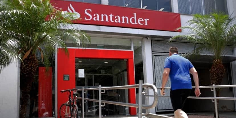 Fachada de agência do Banco Santander Brasil - Foto Reprodução Internet Fachada de agência do Banco Santander Brasil - Foto Reprodução Internet