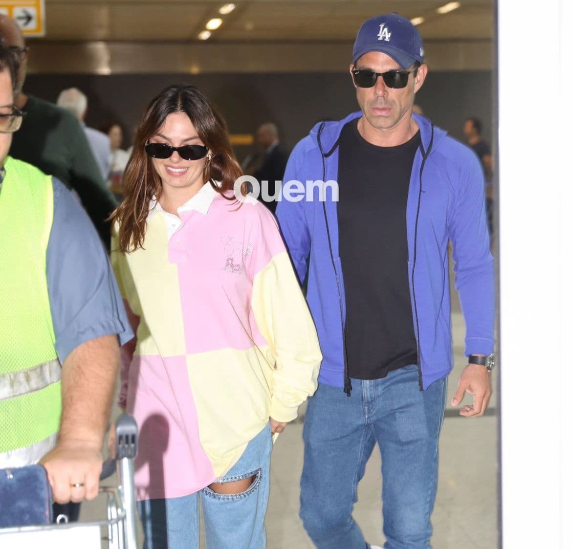 Ísis Valverde e Marcus Buaiz são flagrados em aeroporto - Foto Reprodução Revista Quem Ísis Valverde e Marcus Buaiz são flagrados em aeroporto - Foto Reprodução Revista Quem