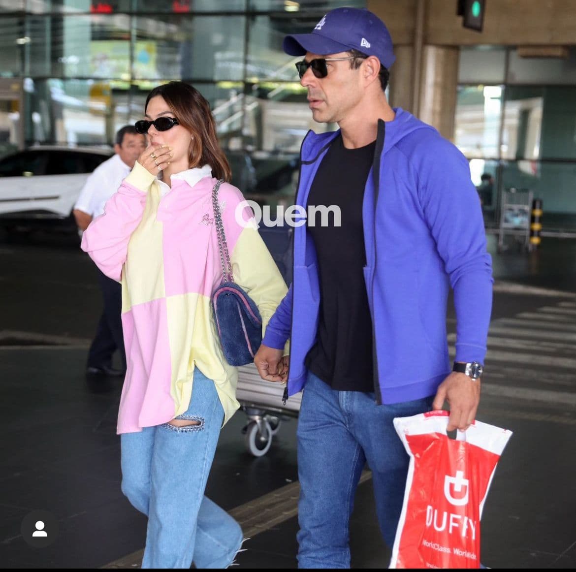 Ísis Valverde e Marcus Buaiz são flagrados em aeroporto - Foto Reprodução Revista Quem4 Ísis Valverde e Marcus Buaiz são flagrados em aeroporto - Foto Reprodução Revista Quem4
