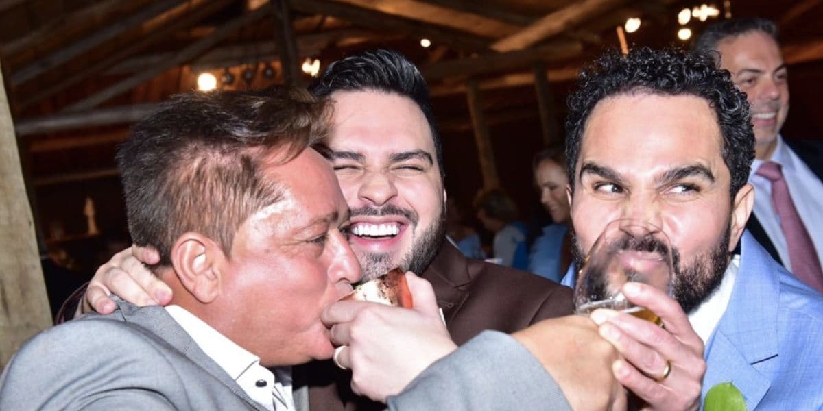 Leonardo e Luciano Camargo no casamento de Nathan Camargo (Foto: Reprodução / AgNews) Leonardo e Luciano Camargo no casamento de Nathan Camargo (Foto: Reprodução / AgNews)