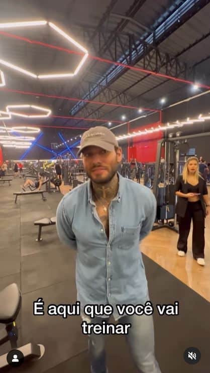 O famoso Lucas Lucco em uma academia da sua rede SkyFit - Foto Reprodução Instagram O famoso Lucas Lucco em uma academia da sua rede SkyFit - Foto Reprodução Instagram