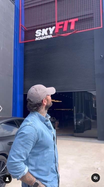 O famoso Lucas Lucco em uma academia da sua rede SkyFit - Foto Reprodução Instagram O famoso Lucas Lucco em uma academia da sua rede SkyFit - Foto Reprodução Instagram