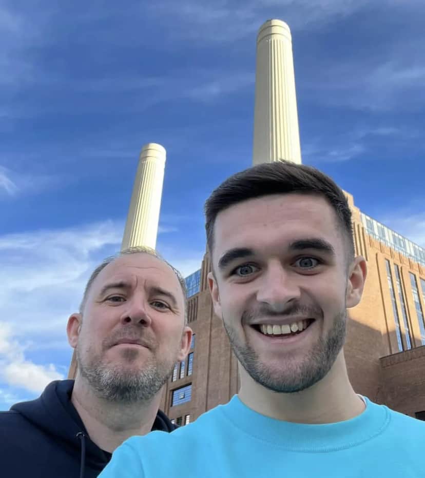 O jogador Jake Daniels e o diretor, Mark Potts - Foto Reprodução Instagram O jogador Jake Daniels e o diretor, Mark Potts - Foto Reprodução Instagram