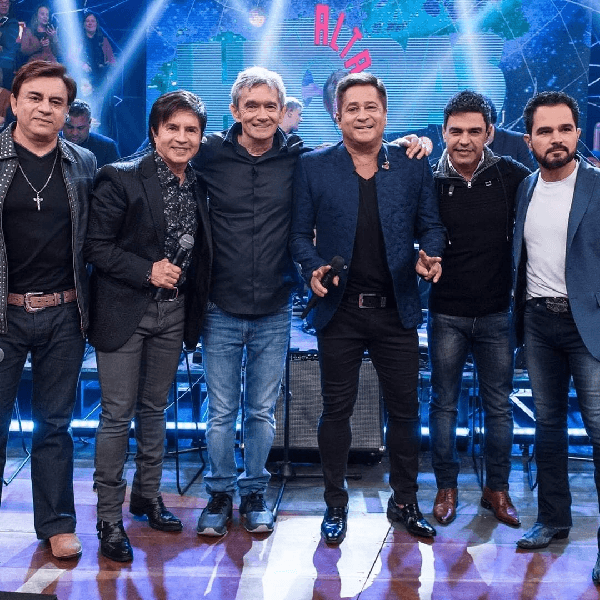 Cantores sertanejo reunidos no programa 'Altas Horas' (Foto: Reprodução/ Internet) Cantores sertanejo reunidos no programa 'Altas Horas' (Foto: Reprodução/ Internet)