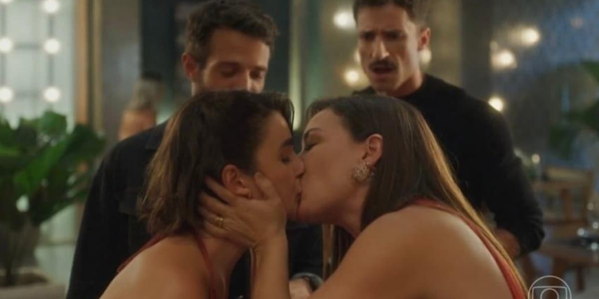beijo-de-clara-e-helena-de-vai-na-fe beijo-de-clara-e-helena-de-vai-na-fe