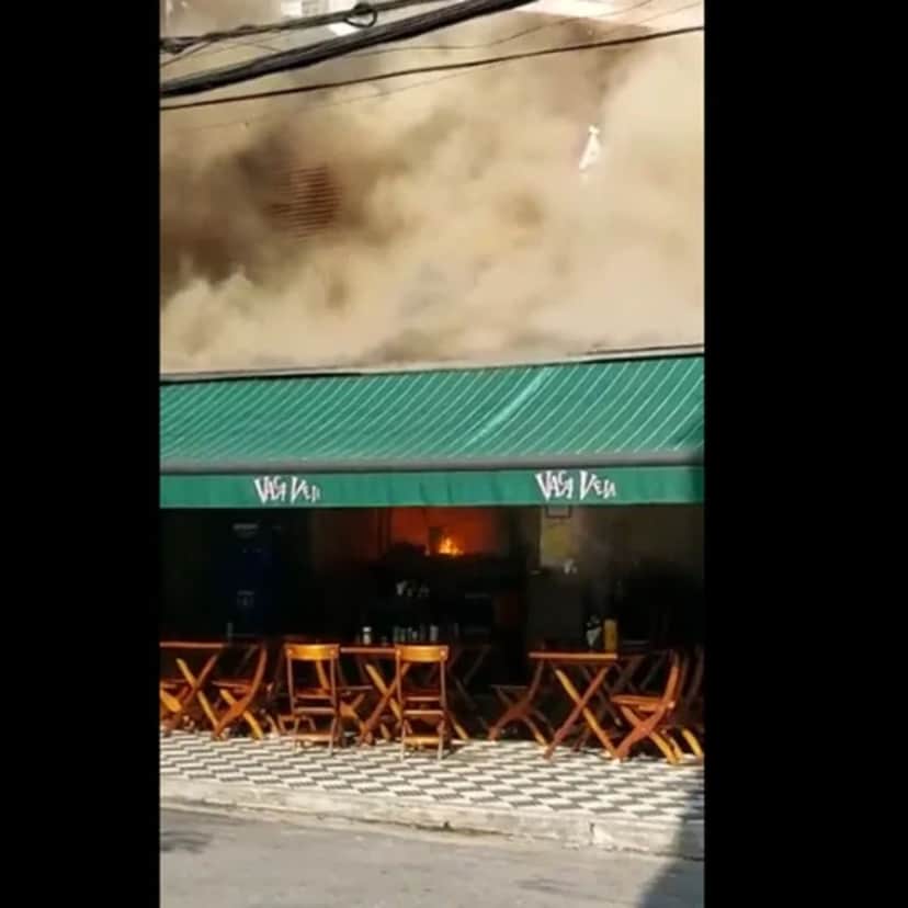 Imagens do incêndio no Bar Vaca Véia em São Paulo (Reprodução - Internet) Imagens do incêndio no Bar Vaca Véia em São Paulo (Reprodução - Internet)
