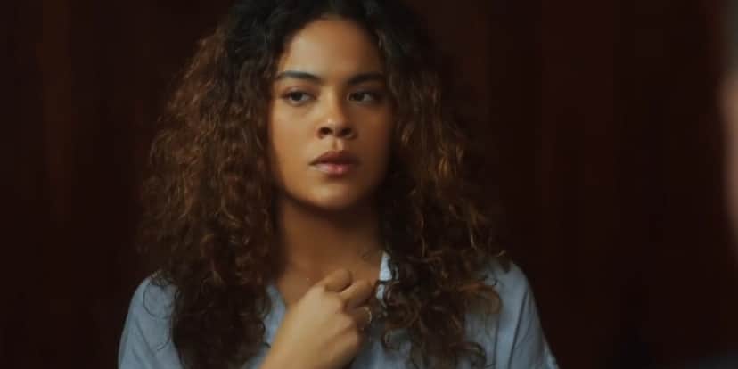 Jenifer tenta agarrar a sua fé em Vai na Fé Jenifer tenta agarrar a sua fé em Vai na Fé