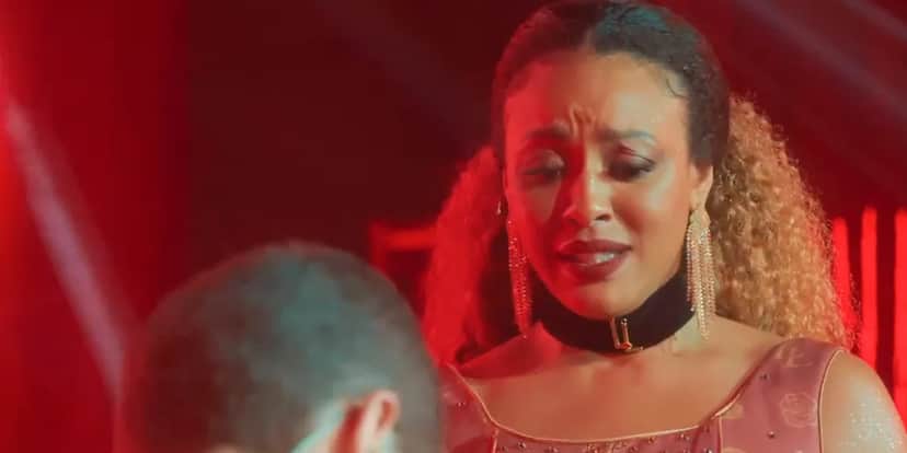 Sol terá reação inesperada a pedido de casamento em "Vai Na Fé" (Foto: Reprodução/TV Globo) Sol terá reação inesperada a pedido de casamento em "Vai Na Fé" (Foto: Reprodução/TV Globo)