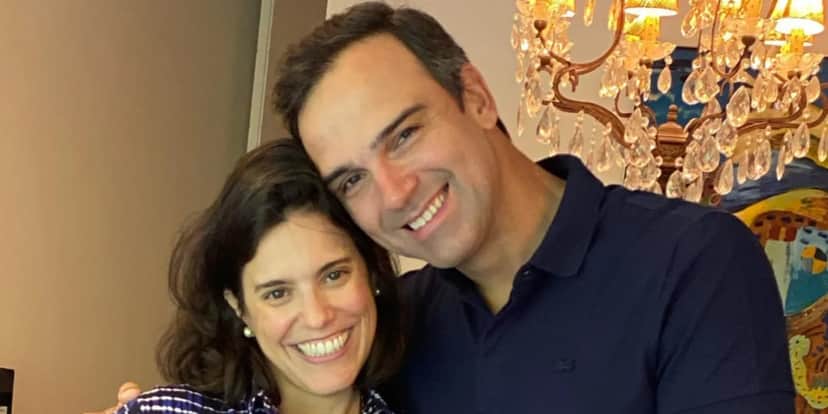 O apresentador ao lado da esposa - Foto: Reprodução/Internet O apresentador ao lado da esposa - Foto: Reprodução/Internet