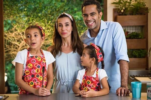 A atriz junto com sua família (Reprodução: Instagram) A atriz junto com sua família (Reprodução: Instagram)