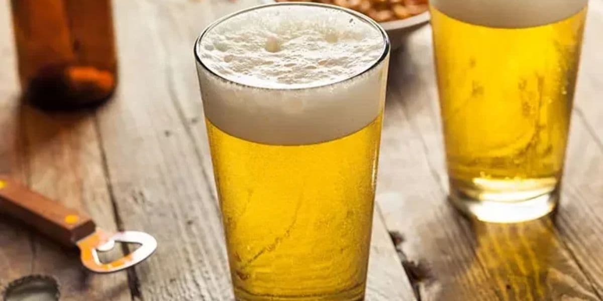 Copo de cerveja gelado em boteco - Foto Reprodução Internet Copo de cerveja gelado em boteco - Foto Reprodução Internet