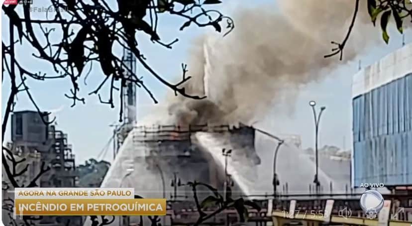 Imagem de incêndio em petroquímica no Fala Brasil, da Record - Foto Reprodução Record Imagem de incêndio em petroquímica no Fala Brasil, da Record - Foto Reprodução Record