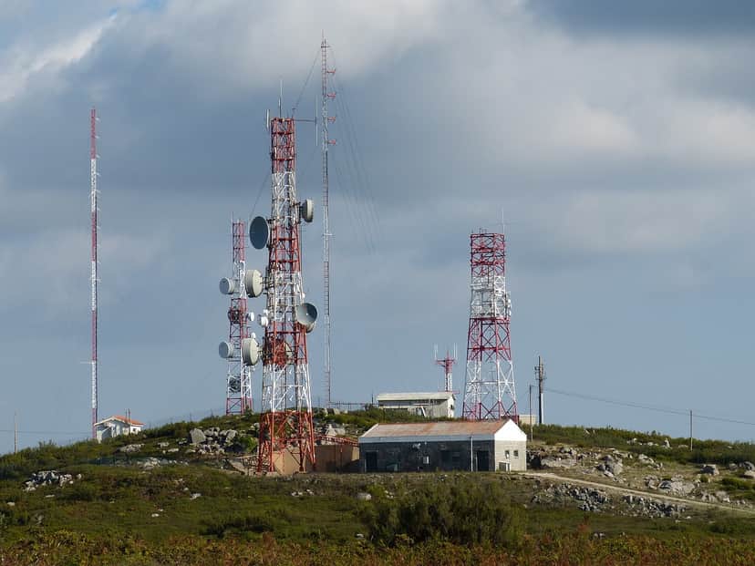 Imagens ilustrativa de antenas de transmissão de sinal de radio e Tv - Foto Reprodução Internet Imagens ilustrativa de antenas de transmissão de sinal de radio e Tv - Foto Reprodução Internet