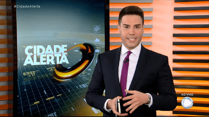 Luiz Bacci sob comando do 'Cidade Alerta', na Record TV (Foto: Reprodução/ Internet) Luiz Bacci sob comando do 'Cidade Alerta', na Record TV (Foto: Reprodução/ Internet)