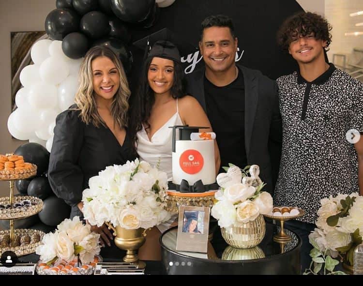 Victor Alexandre, com sua familia, Xanddy, Carla Perez e sua irmã - Foto Reprodução Instagram Victor Alexandre, com sua familia, Xanddy, Carla Perez e sua irmã - Foto Reprodução Instagram