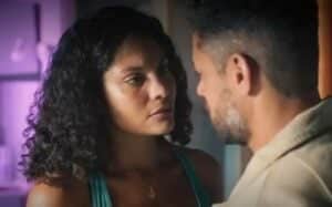 Aline (Barbara Reis) e Jonatas (Paulo Lessa) em Terra e Paixão (Foto: Reprodução / Globo) Aline (Barbara Reis) e Jonatas (Paulo Lessa) em Terra e Paixão (Foto: Reprodução / Globo)