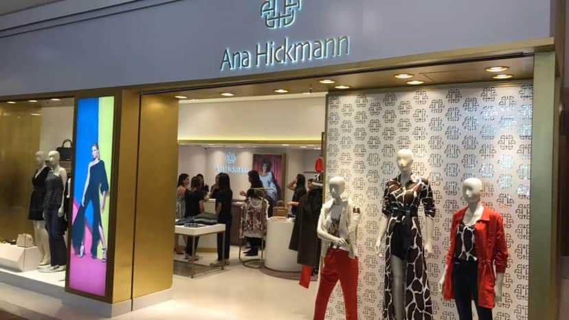 Ana Hickmann assina roupas com o seu nome e impressiona com império (Foto: Veja São Paulo/Veja SP) Ana Hickmann assina roupas com o seu nome e impressiona com império (Foto: Veja São Paulo/Veja SP)