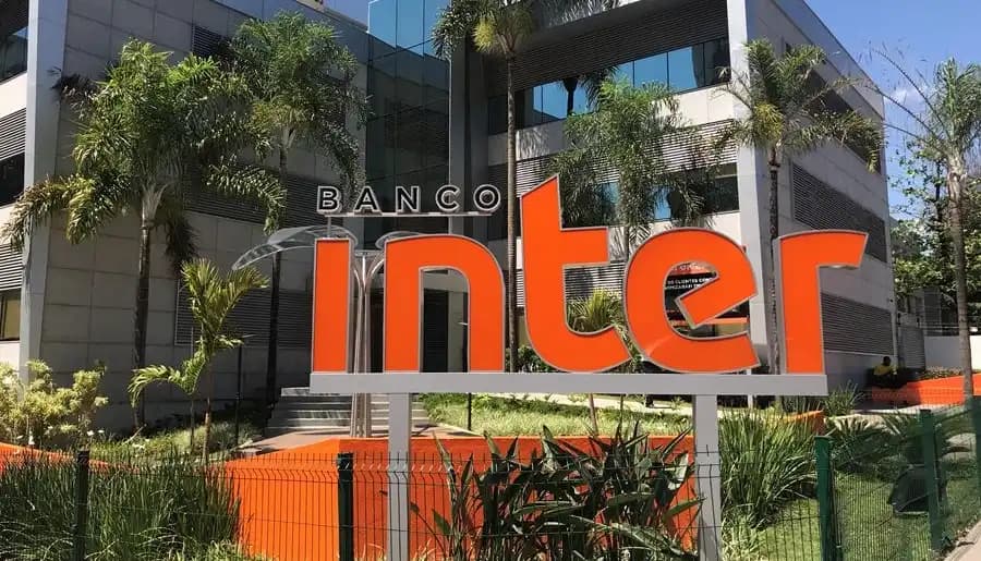 A instituição alegou que tais demissões fazem parte de uma nova estruturação operacional (Foto Reprodução/Internet). A instituição alegou que tais demissões fazem parte de uma nova estruturação operacional (Foto Reprodução/Internet).