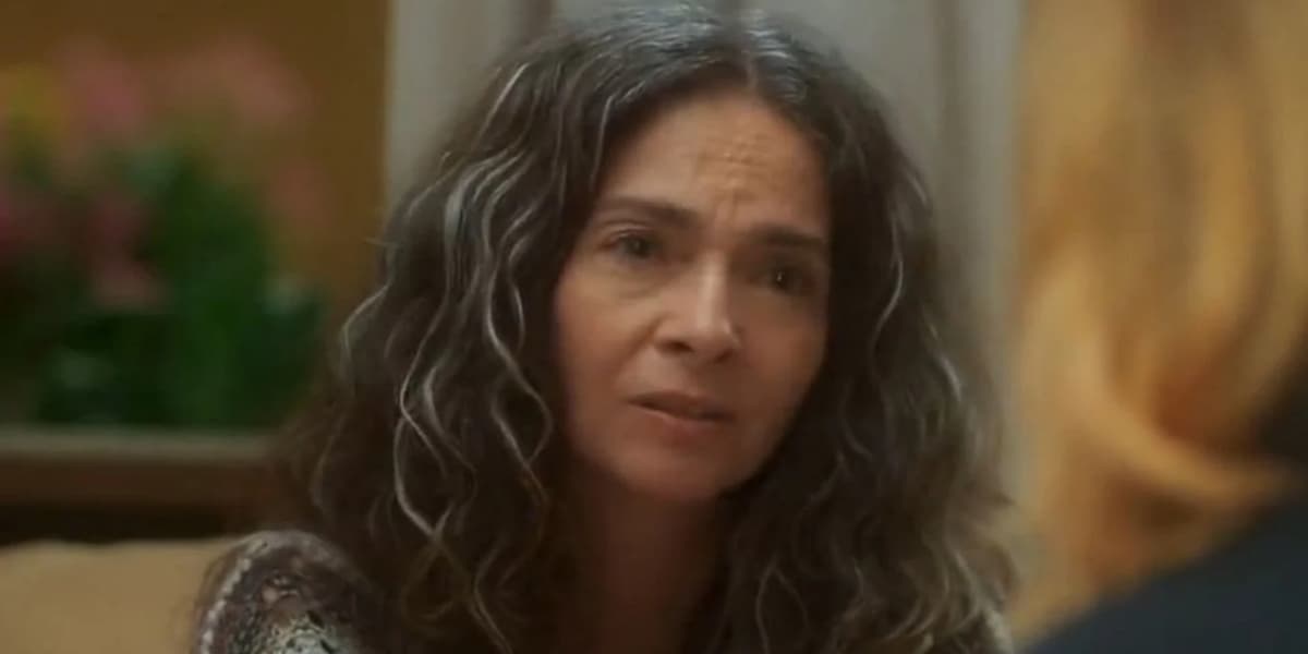 Dora (Claudia Ohana) terá discussões com Theo em "Vai na Fé" (Foto: Reprodução/TV Globo) Dora (Claudia Ohana) terá discussões com Theo em "Vai na Fé" (Foto: Reprodução/TV Globo)