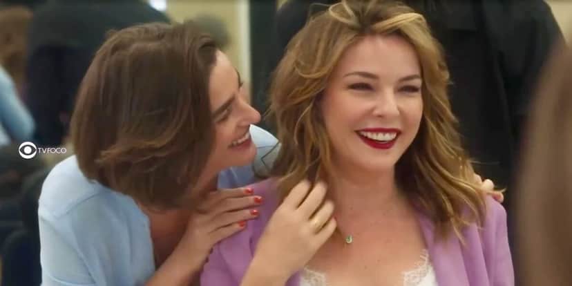 Helena e Clara em cenas de Vai na Fé (Foto: Reprodução / Globo) Helena e Clara em cenas de Vai na Fé (Foto: Reprodução / Globo)
