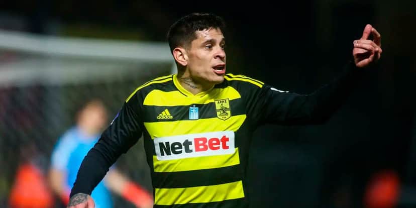 Iturbe com a camisa do Aris (Foto: Reprodução) Iturbe com a camisa do Aris (Foto: Reprodução)