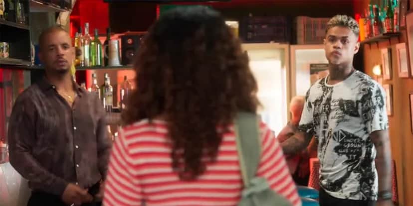 Jenifer (Bella Campos) flagra Hugo (MC Cabelinho) com Orfeu (Jonathan Haagensen) em "Vai na Fé" (Foto: Reprodução/TV Globo) Jenifer (Bella Campos) flagra Hugo (MC Cabelinho) com Orfeu (Jonathan Haagensen) em "Vai na Fé" (Foto: Reprodução/TV Globo)