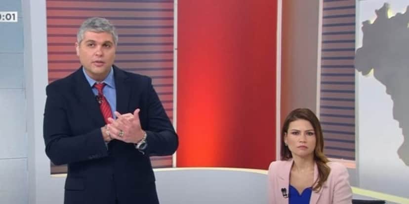 Joel Datena comanda todas as manhãs o Bora Brasil, ao lado de Thaís Dias (Reprodução: Band) Joel Datena comanda todas as manhãs o Bora Brasil, ao lado de Thaís Dias (Reprodução: Band)