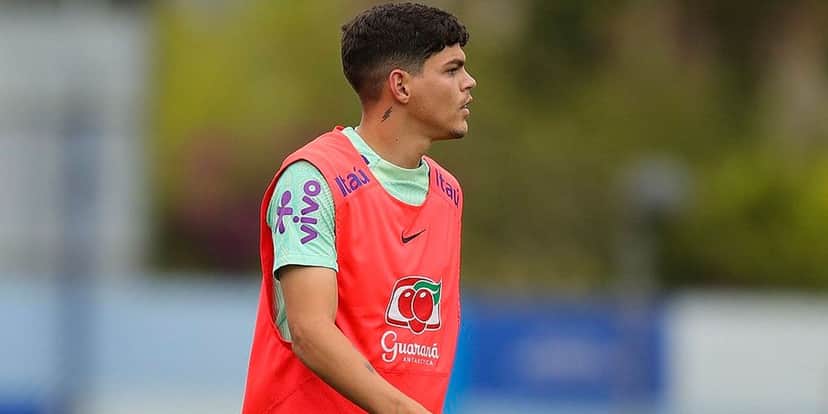 Ayrton Lucas em treino da seleção brasileira (Joilson Marconne/CBF) Ayrton Lucas em treino da seleção brasileira (Joilson Marconne/CBF)